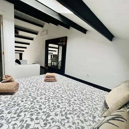Casa Lola אל מדאנו
